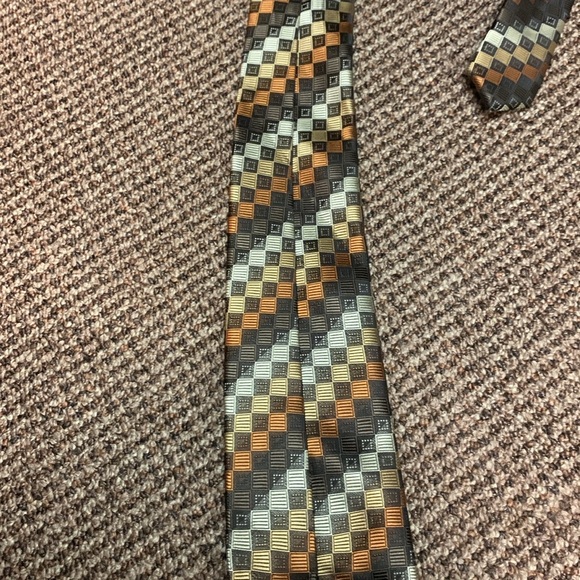 tie - Picture 7 of 13